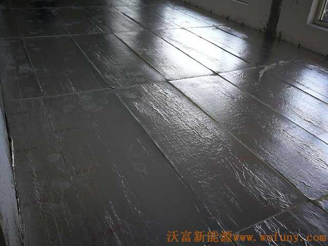 青島德沃幼兒園空氣源熱泵項(xiàng)目施工案例地暖施工、主機(jī)施工，空氣源熱泵項(xiàng)目調(diào)試成功，項(xiàng)目展示實(shí)例——空氣源熱泵地暖鋪管5